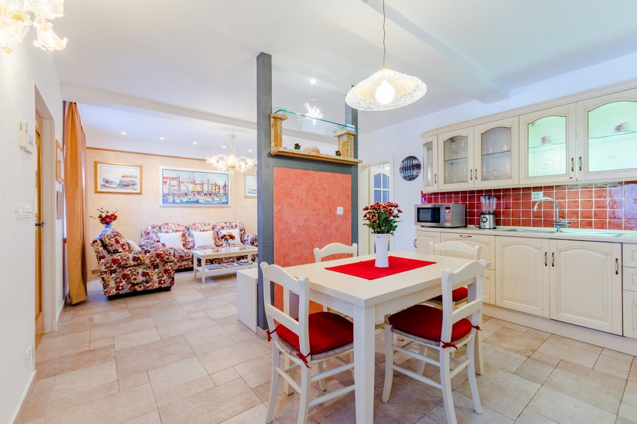 Apartments Villa Camellia - Adults Only Supetar Extérieur photo