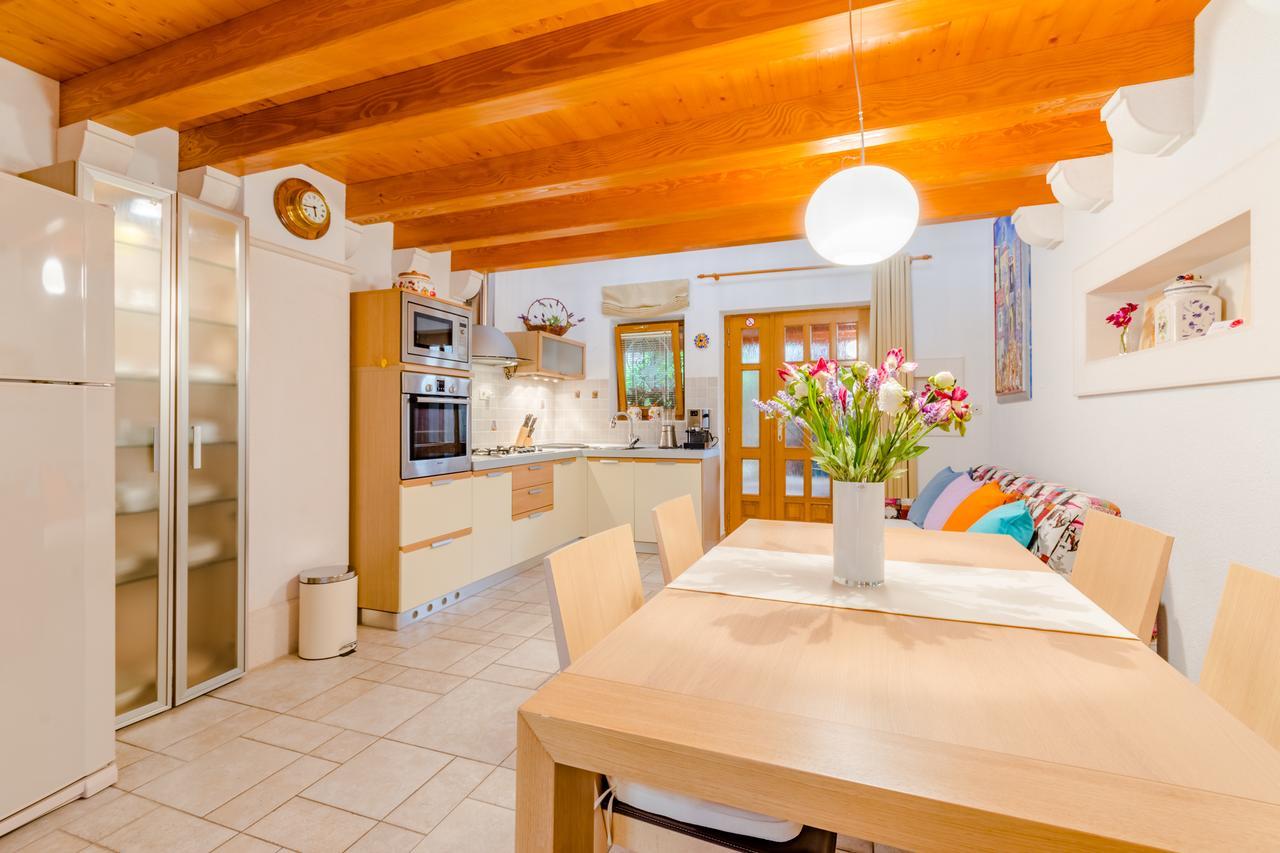 Apartments Villa Camellia - Adults Only Supetar Extérieur photo
