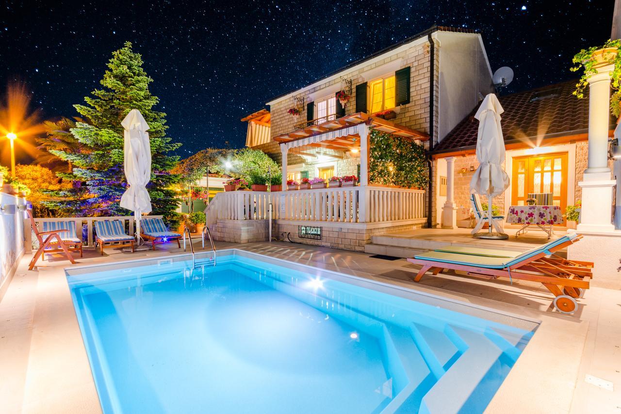 Apartments Villa Camellia - Adults Only Supetar Extérieur photo