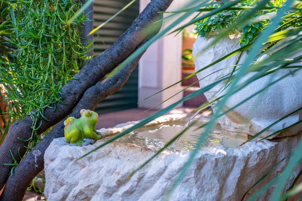 Apartments Villa Camellia - Adults Only Supetar Extérieur photo