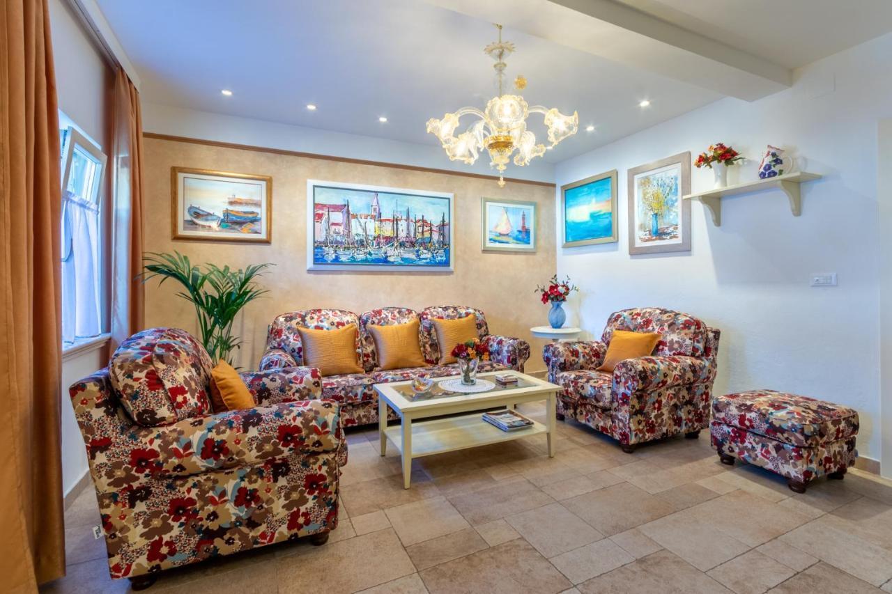 Apartments Villa Camellia - Adults Only Supetar Extérieur photo