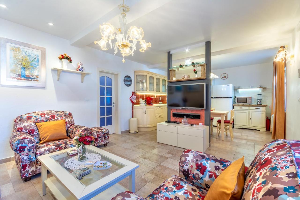 Apartments Villa Camellia - Adults Only Supetar Extérieur photo
