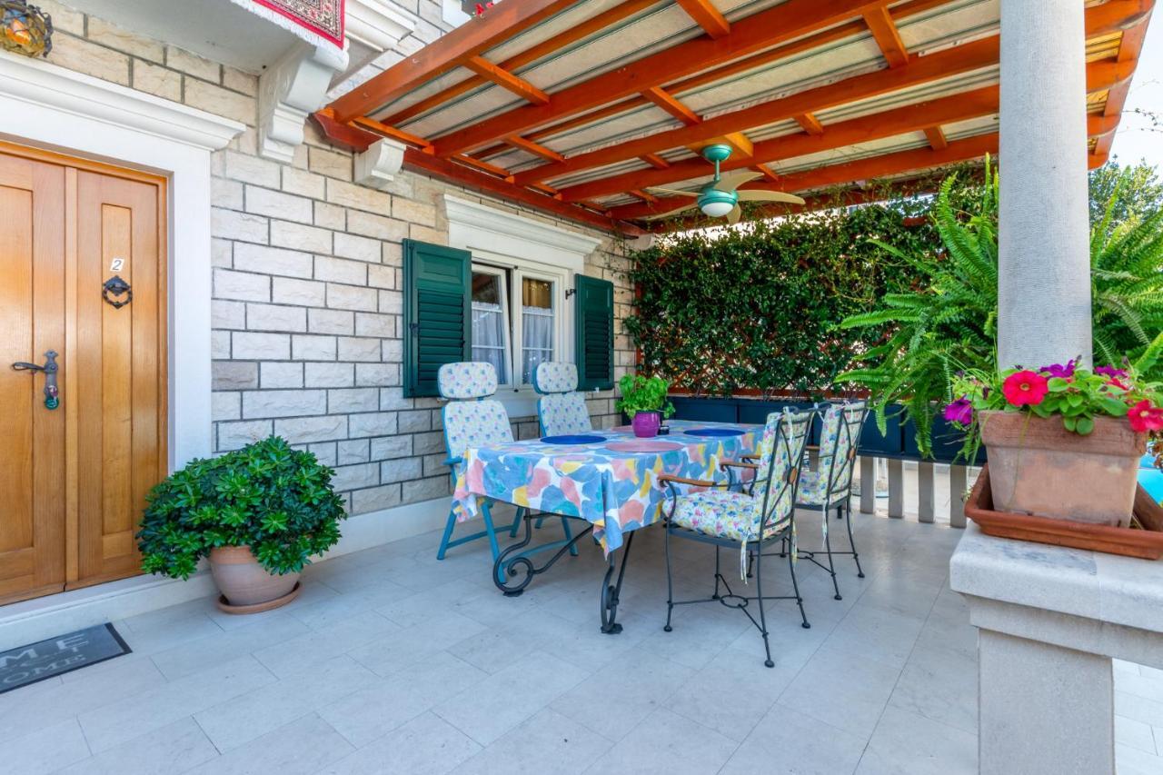 Apartments Villa Camellia - Adults Only Supetar Extérieur photo